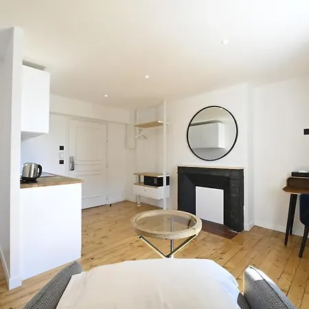 アパートホテル Manoir De L'eveche Et 3*