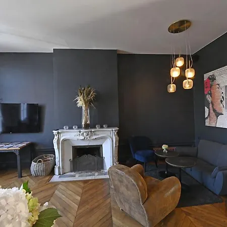 Manoir De L'eveche Et Лизьё