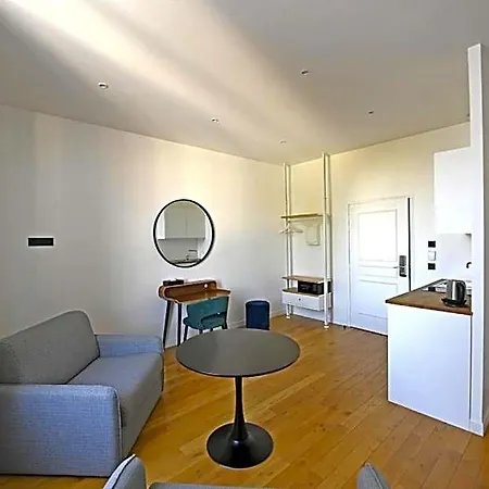 アパートホテル Manoir De L'eveche Et