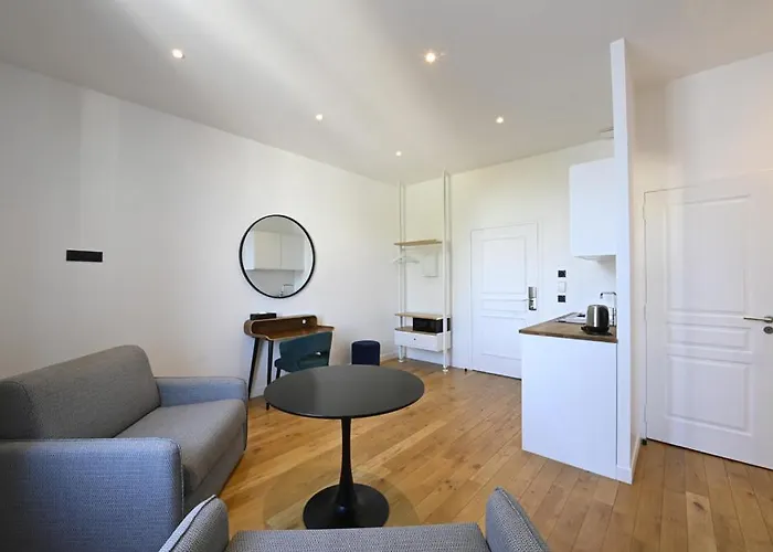 Aparthotel Manoir De L'eveche Et Lisieux