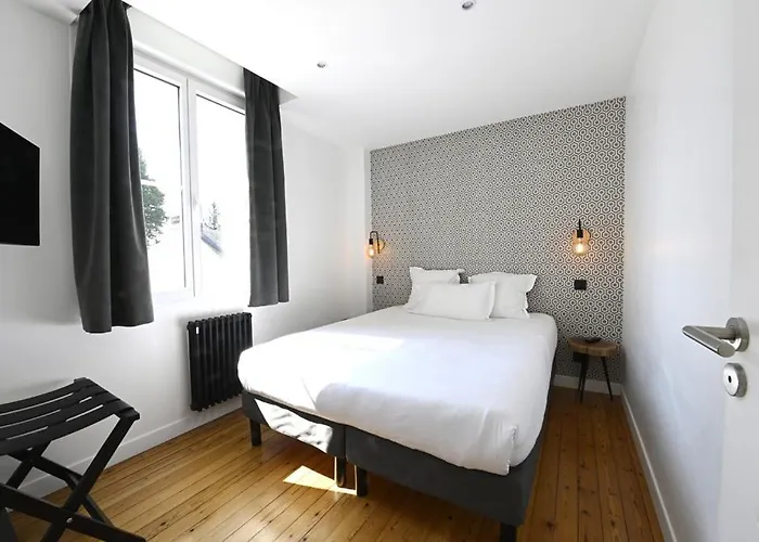 Manoir De L'eveche Et Aparthotel Lisieux