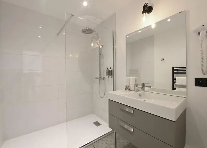 Manoir De L'eveche Et Апарт-отель Лизьё