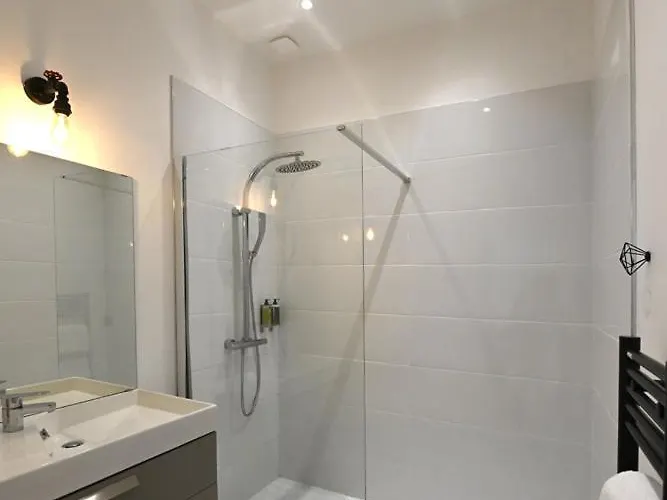 Manoir De L'eveche Et Лизьё