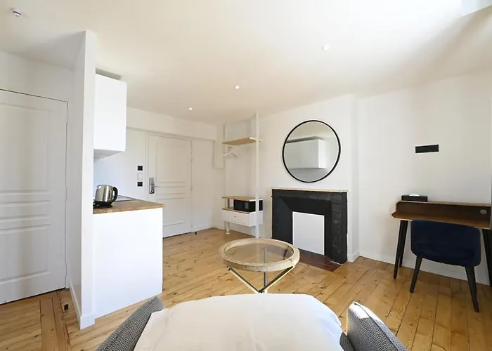 Апарт-отель Manoir De L'eveche Et 4*