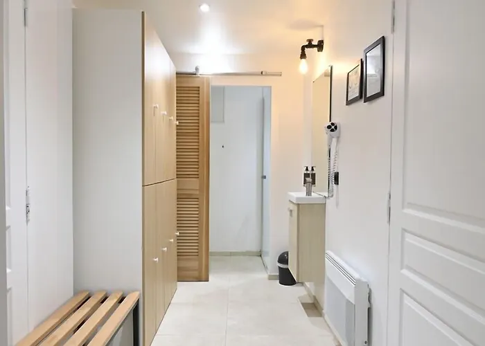 Manoir De L'eveche Et Aparthotel Lisieux