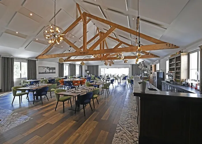 Manoir De L'eveche Et Апарт-отель 4*