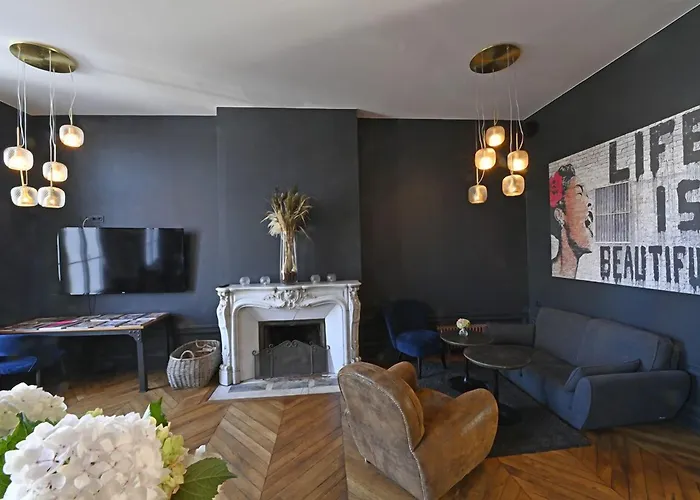 Manoir De L'eveche Et Lisieux