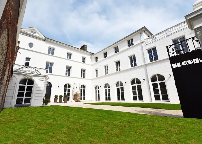 Manoir De L'eveche Et Aparthotel