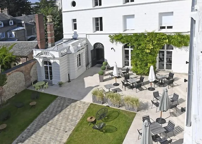 Manoir De L'eveche Et Aparthotel Lisieux