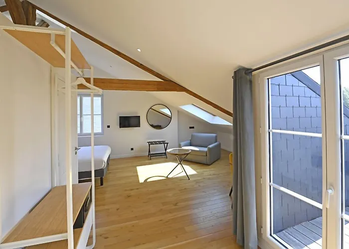 Апарт-отель Manoir De L'eveche Et 4*