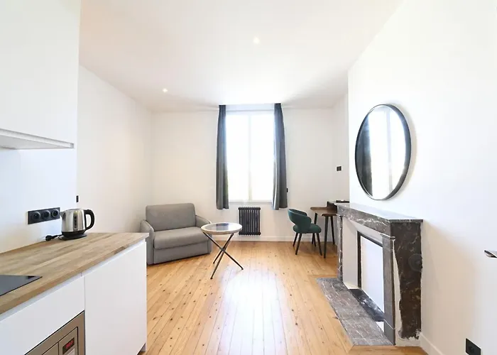 Manoir De L'eveche Et Лизьё