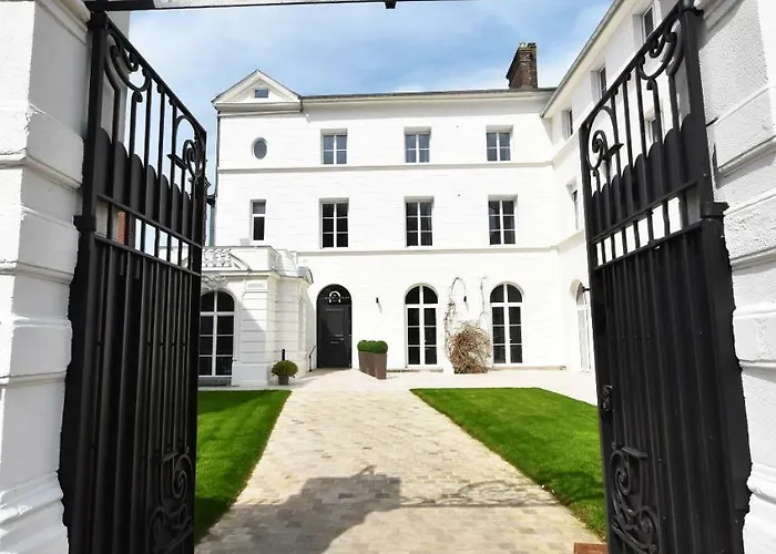 Aparthotel Manoir De L'eveche Et 4*